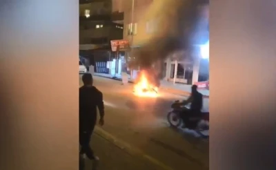 Motosiklet alev alev yandı
