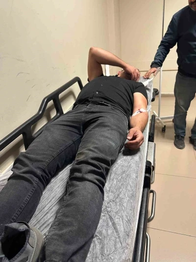 Motosiklet devrildi: 2 yaralı
