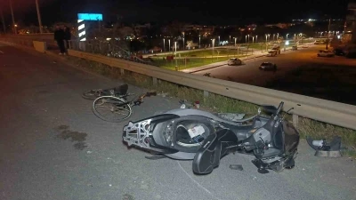 Motosiklet ile bisiklet &ccedil;arpıştı: 2 ağır yaralı
