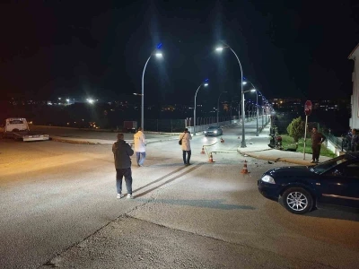 Motosiklet ile hafif ticari araç çarpıştı: 2 yaralı
