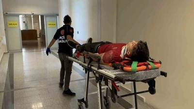 Motosiklet ile otomobil çarpıştı: 2 yaralı
