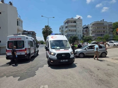 Motosiklet ile otomobil &ccedil;arpıştı: 2 yaralı
