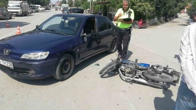 Motosiklet ile otomobil çarpıştı: 2 yaralı
