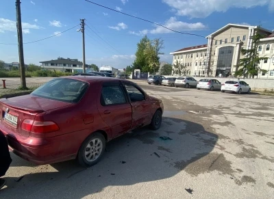 Motosiklet ile otomobil &ccedil;arpıştı: 5 yaralı
