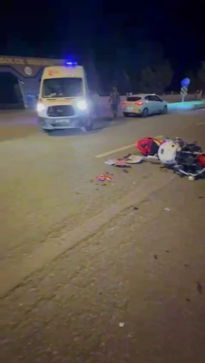 Motosiklet ile otomobil kafa kafaya çarpıştı
