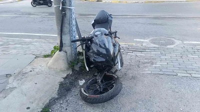Motosiklet otomobile çarptı: 1 yaralı
