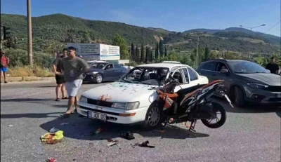 Motosiklet otomobile ok gibi saplandı
