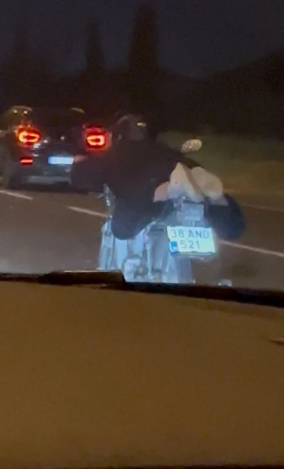 Motosiklet &uuml;zerinde akrobatik hareketler yapan şahsa 46 bin TL ceza
