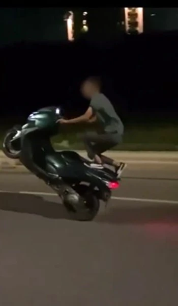 Motosiklet üzerinde tehlikeli harekete 59 bin TL ceza
