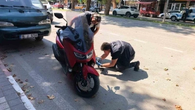 Motosikleti aldı, plakanın sahte olduğunu polis kontrol&uuml;nde &ouml;ğrendi
