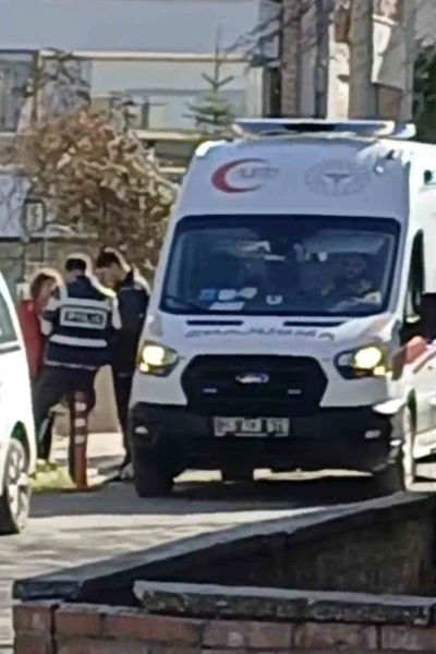 Motosikleti &uuml;zerine devrilen s&uuml;r&uuml;c&uuml; yaralandı
