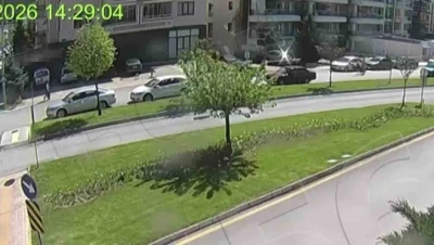 Motosikletin &ouml;n&uuml;n&uuml; 3 saniyeliğine kaldırdı, 46 bin TL ceza yedi
