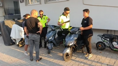 Motosikletleri bırakıp kaçtılar, yakalanınca &quot;Biz minibüsle geldik&quot; dediler
