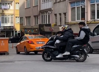 Motosiklette &uuml;&ccedil; kişilik tehlikeli yolculuk
