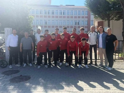 Moymul Ortaokulu Futsal Takımı T&uuml;rkiye&rsquo;nin en iyi 8 takımı arasında
