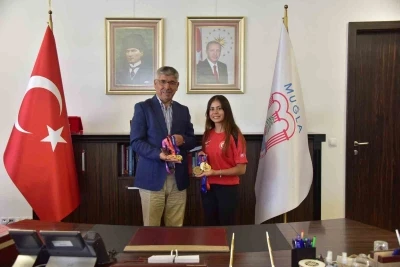 MSK&Uuml;&rsquo;l&uuml; milli sporcu Burun&rsquo;dan madalya ziyareti
