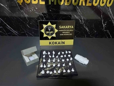 M&uuml;cevher kutusundan 38 par&ccedil;a kokain &ccedil;ıktı: 1 tutuklama
