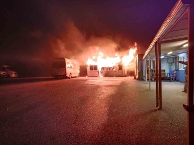 Mudanya&rsquo;da minib&uuml;s duraklarında yangın paniği
