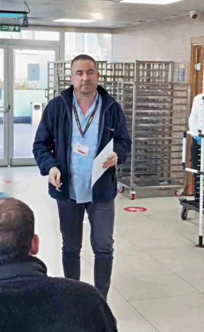 Mudanya yazaki iş&ccedil;ilerinden MESS&rsquo;in d&uuml;ş&uuml;k zam teklifine &ccedil;atal-kaşıklı protesto
