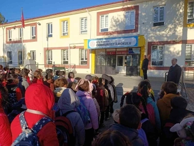 Müdür Hasan Kilitci: &quot;Bayrak törenleri, milli değerlerimizle bağımızı güçlendiren özel anlardır&quot;
