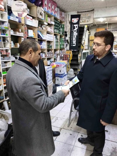 M&uuml;ft&uuml; Geylani esnafla bir araya gelerek imsakiye hediye etti
