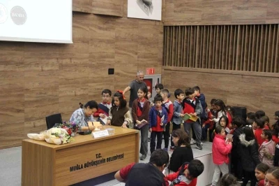 Muğla Büyükşehir Belediyesi Pelin Güneş’i minik okurlarla buluşturdu
