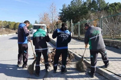 Muğla B&uuml;y&uuml;kşehir&rsquo;den 13 il&ccedil;ede &ccedil;evre temizliği seferberliği
