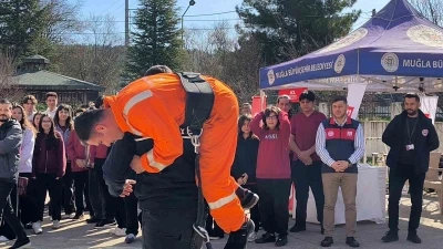 Muğla&rsquo;da ger&ccedil;eği aratmayan deprem tatbikatı
