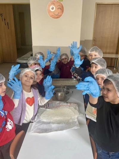 Muğla&rsquo;da minik &ouml;ğrenciler g&uuml;lla&ccedil; yapmayı &ouml;ğrendi
