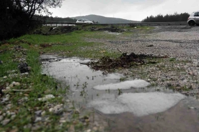 Muğla&rsquo;da sağanak yağmur ile birlikte dolu yağdı
