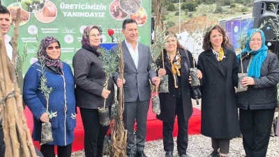Muğla&rsquo;da toprak gelecekle buluşuyor: "50 bin fidan &uuml;reticiye teslim edildi"
