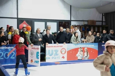 Muğla&rsquo;da yeni yıl coşkusu buz paten pistiyle başladı
