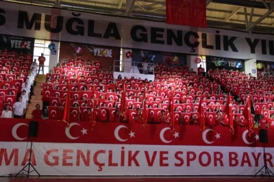 Muğla&rsquo;daki 19 Mayıs coşkusu salonlara sığmadı
