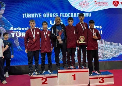 Muğla&rsquo;lı U15 grekoromen g&uuml;reş takımı T&uuml;rkiye ikincisi oldu
