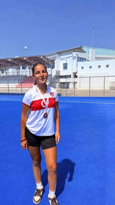 Muğlalı Hokey Milli oyuncu, Avrupa &uuml;&ccedil;&uuml;nc&uuml;s&uuml; oldu
