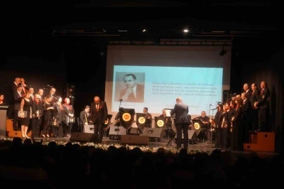 Muhayyerk&uuml;rdi şarkılarla mest ettiler
