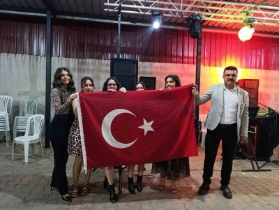 Muhtardan Anneler G&uuml;n&uuml;&rsquo;ne &ouml;zel leopar gecesi
