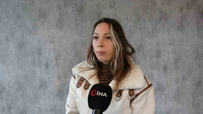 Muhtarla &quot;belge&quot; kavgası yapan kadın: &quot;Bağırarak dışarı çıkmamı istedi, korkup sehpaya düştüm&quot;
