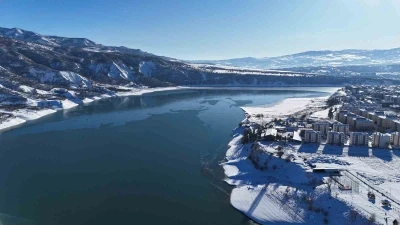 Munzur Nehri&rsquo;nin kıyısında, karlar altında bir şehir: Tunceli, havadan g&ouml;r&uuml;nt&uuml;lendi
