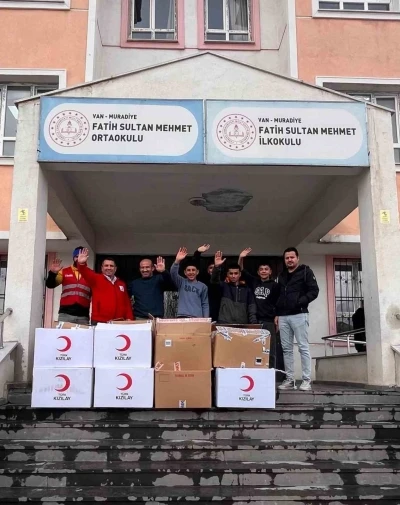 Muradiye&rsquo;de 16 bin &ouml;ğrenciye giyim desteği
