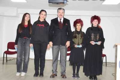 Murat Atılgan Ortaokulu&rsquo;nda &rsquo;D&uuml;nya T&uuml;rk Dili Ailesi G&uuml;n&uuml;&rsquo; programı yapıldı
