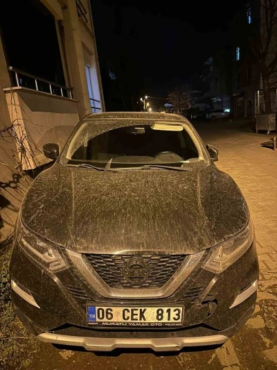 Muratlı&rsquo;da &ccedil;amur yağışı ara&ccedil;ları kapladı
