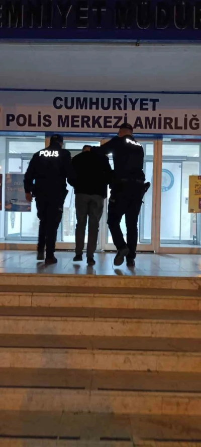 Muratlı’da fabrikadan 1 milyonluk değerinde bakır kablo hırsızlığı: 4 kişi tutuklandı
