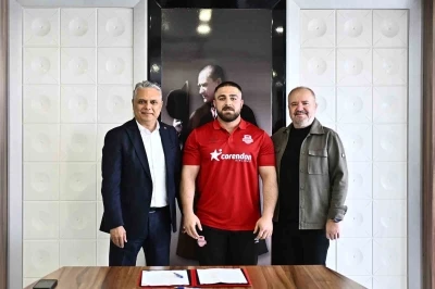 Muratpaşa Belediyesi, Başpehlivan Osman Kan ile s&ouml;zleşme imzaladı
