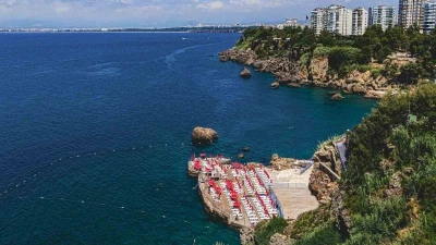 Muratpaşa&rsquo;nın mavi bayraklı plajlarında yaz keyfi
