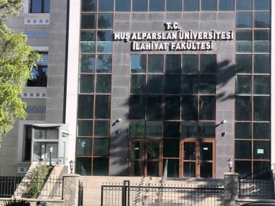 Muş Alparslan Üniversitesi’nde engelli vatandaşlardan &quot;çalışmayan asansör&quot; tepkisi
