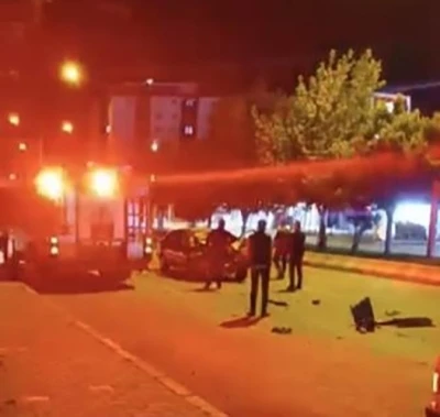 Muş-Bitlis yolunda otomobil traktöre çarptı: 1 yaralı
