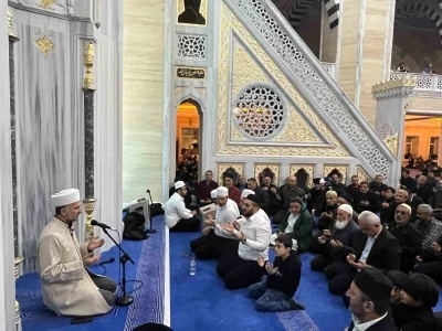 Muş&rsquo;ta Berat Kandili&rsquo;nde camiler doldu taştı
