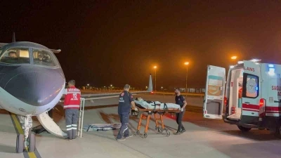 Muş’ta bisiklet sürerken otomobil çarpan çocuk ambulans uçakla Ankara’ya sevk edildi
