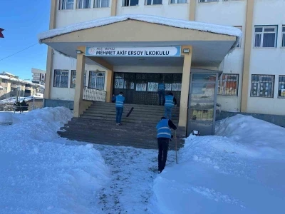 Muş&rsquo;ta denetimli serbestlik y&uuml;k&uuml;ml&uuml;lerinden okullara destek
